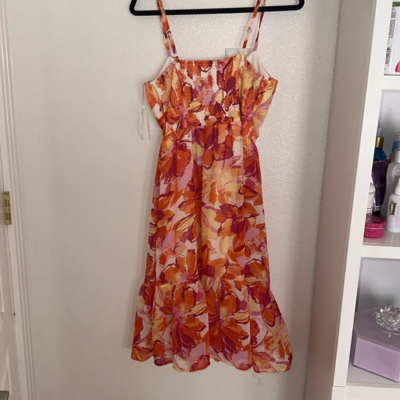 Very colorful, soft lightweight summer dress adjustable straps. The brand AUW - Picture 7 of 8